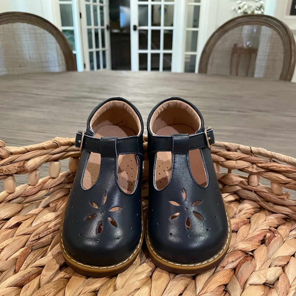 Shrimp and Grits girls sz 10 navy Mary Jane shoe